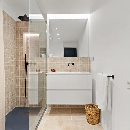 Frontline Mediterranean Escape Lejlighed *