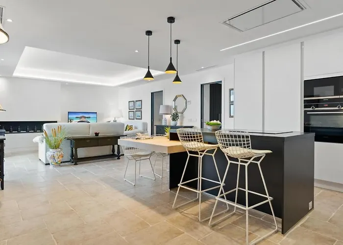 Frontline Mediterranean Escape *