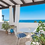 아파트 Frontline Mediterranean Escape *