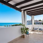 Frontline Mediterranean Escape 아파트 *