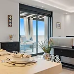 Frontline Mediterranean Escape 아파트 마르베야