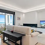 아파트 Frontline Mediterranean Escape *