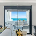 아파트 Frontline Mediterranean Escape