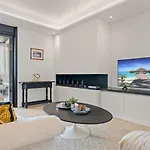 아파트 Frontline Mediterranean Escape *